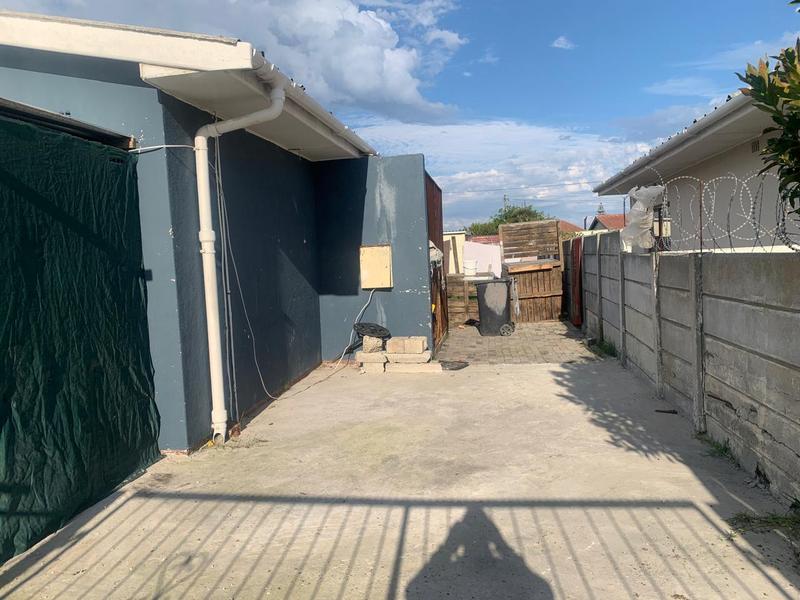 4 Bedroom Property for Sale in Grassy Park Western Cape